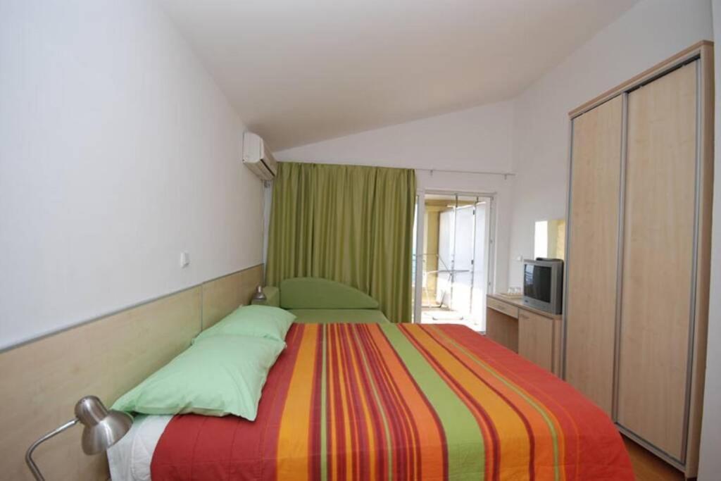 Bmv Room 2 With East Island View Sveti Stefan Exteriör bild